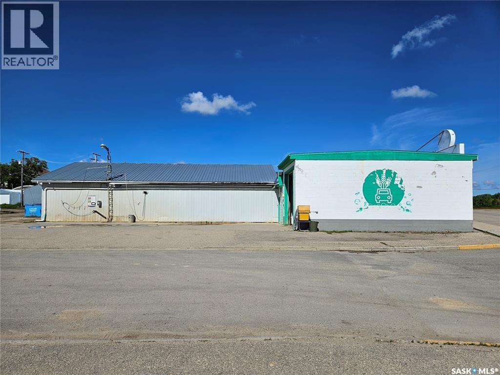 712 Railway Street Property Photo 5