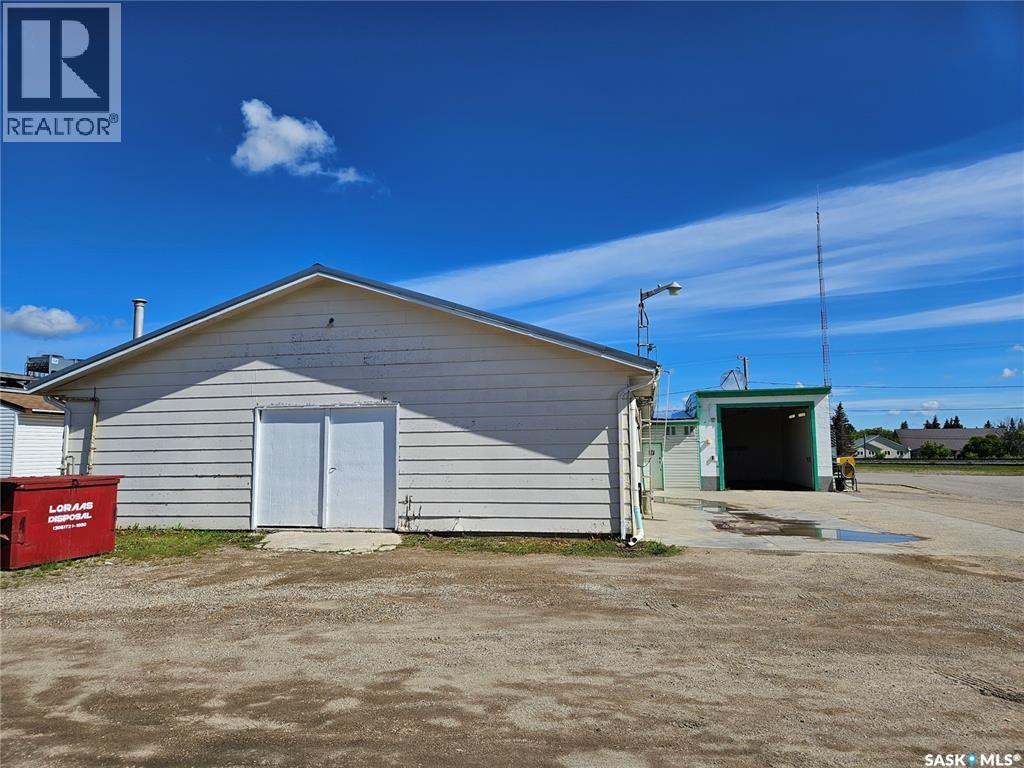 712 Railway Street Property Photo 7