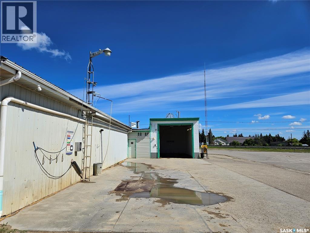 712 Railway Street Property Photo 8