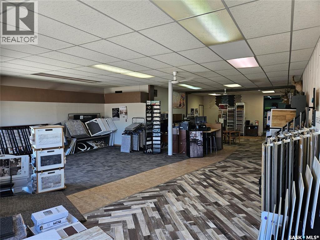 712 Railway Street Property Photo 12