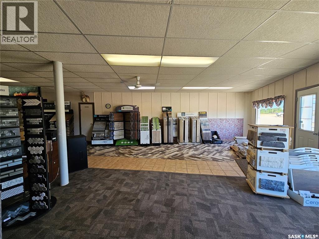 712 Railway Street Property Photo 14