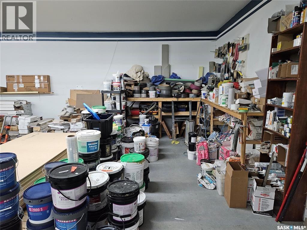 712 Railway Street Property Photo 32
