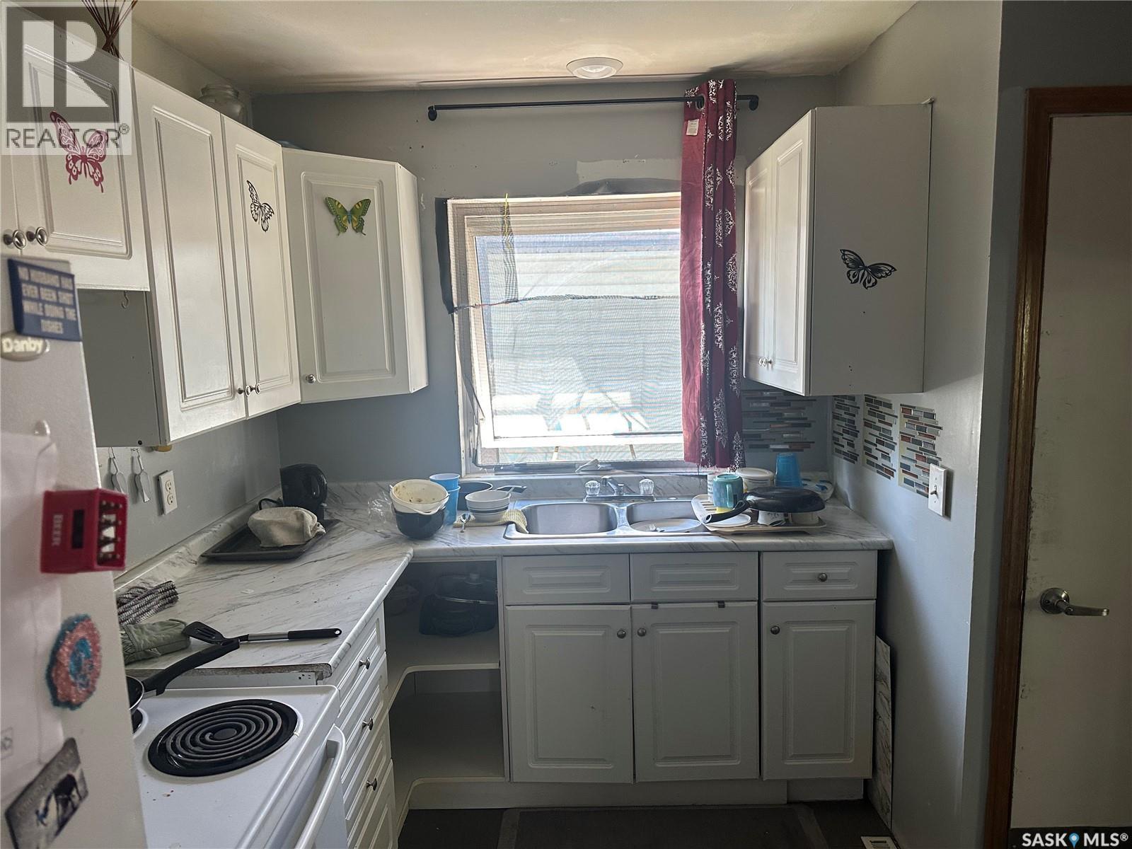 683 Athol Street Property Photo 3