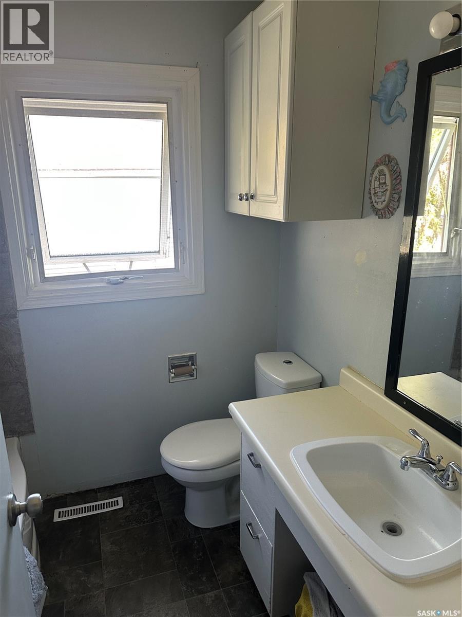683 Athol Street Property Photo 4