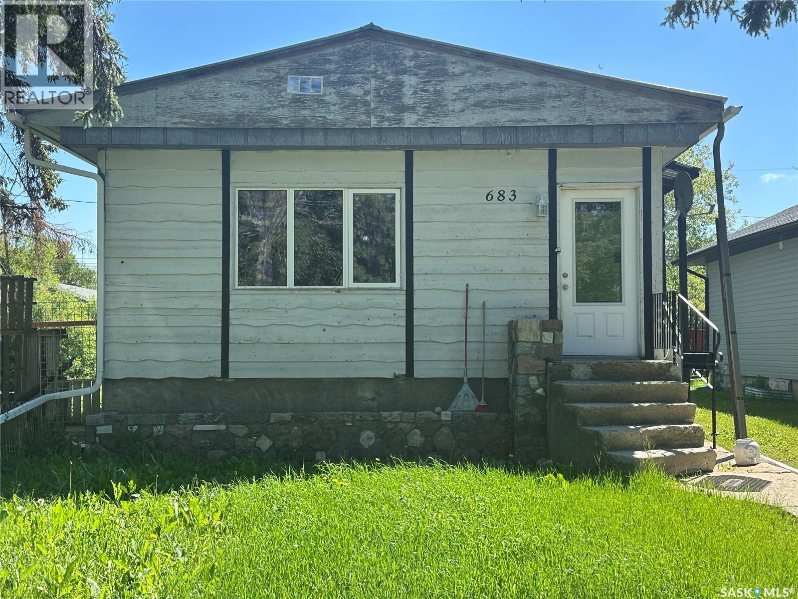 683 Athol Street Property Photo 5