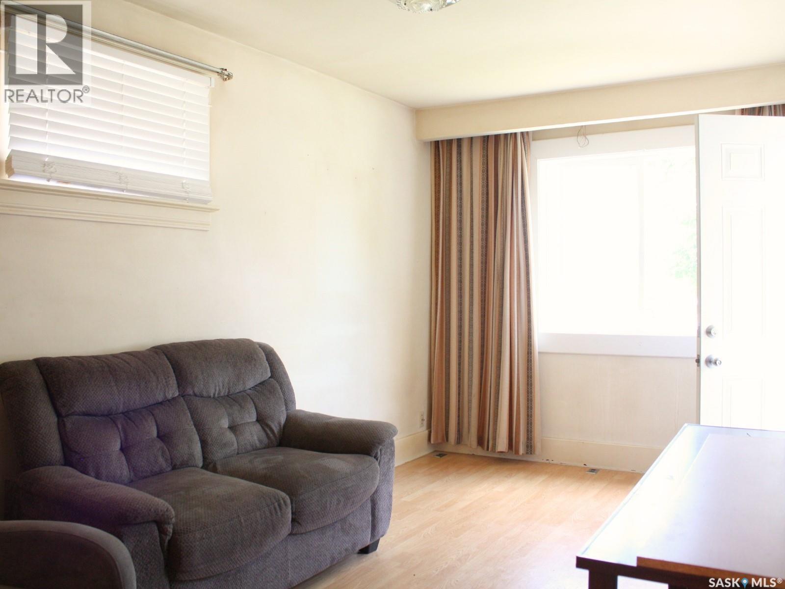 111 L Avenue S Property Photo 2