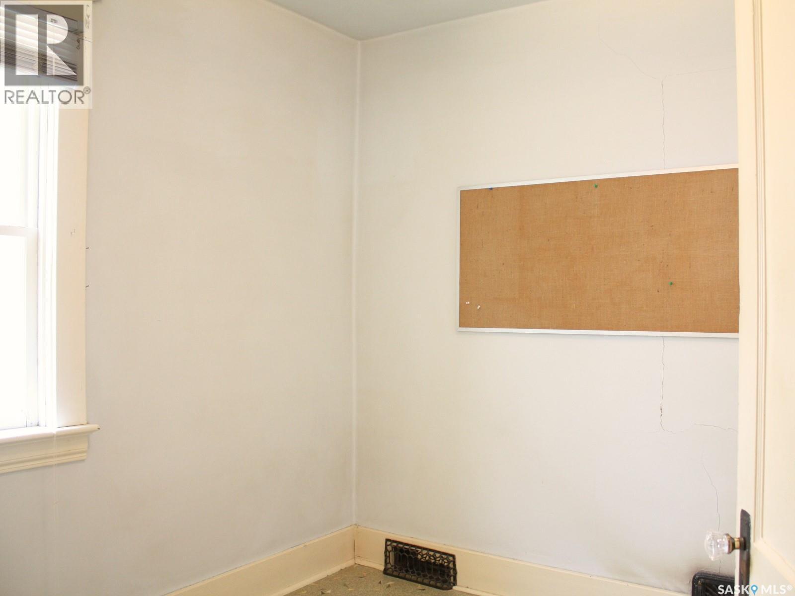 111 L Avenue S Property Photo 5