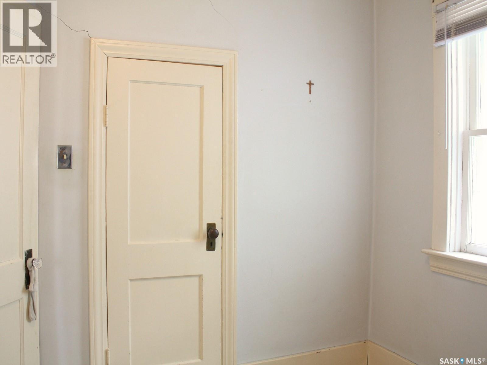 111 L Avenue S Property Photo 6