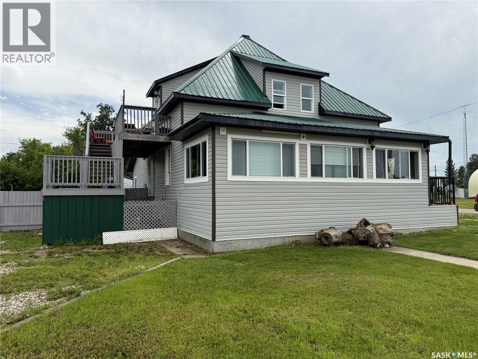 707 Railway Avenue Property Photo 1