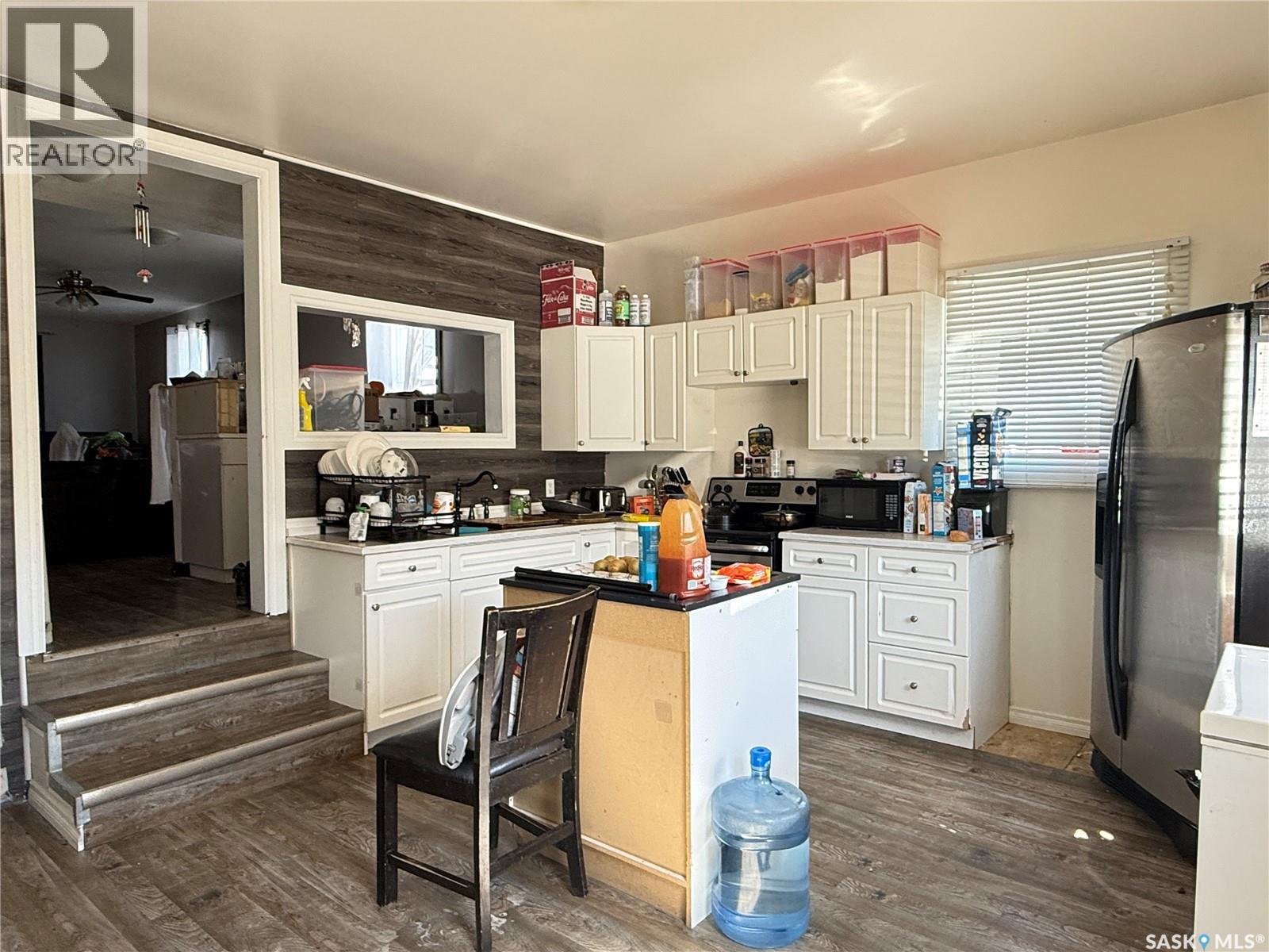707 Railway Avenue Property Photo 4