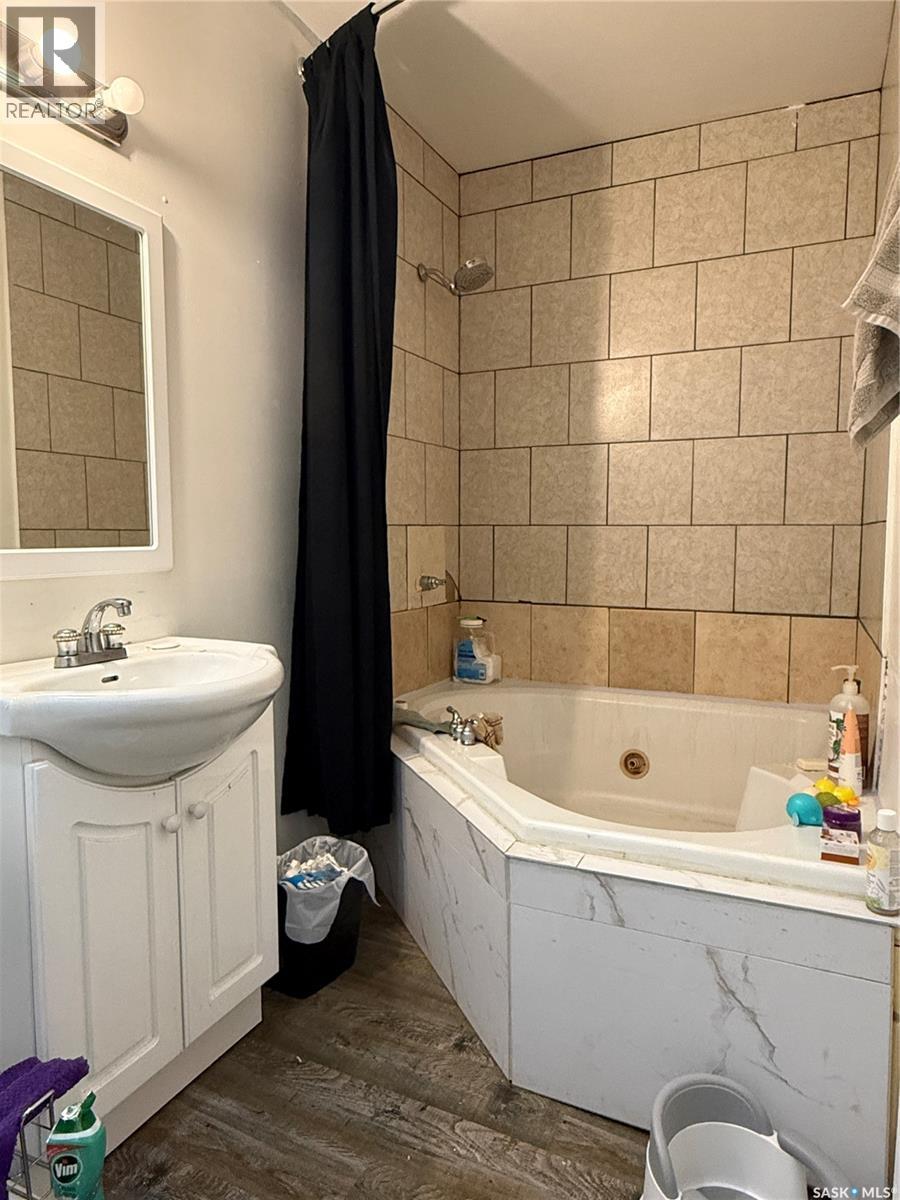 707 Railway Avenue Property Photo 14