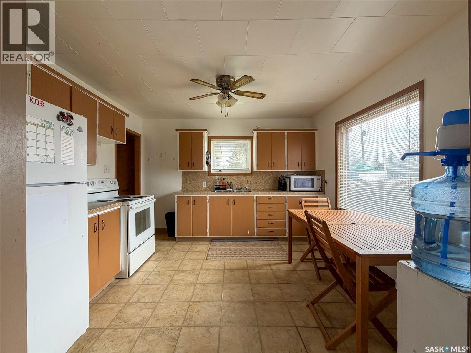 221 Plume Street Property Photo 4