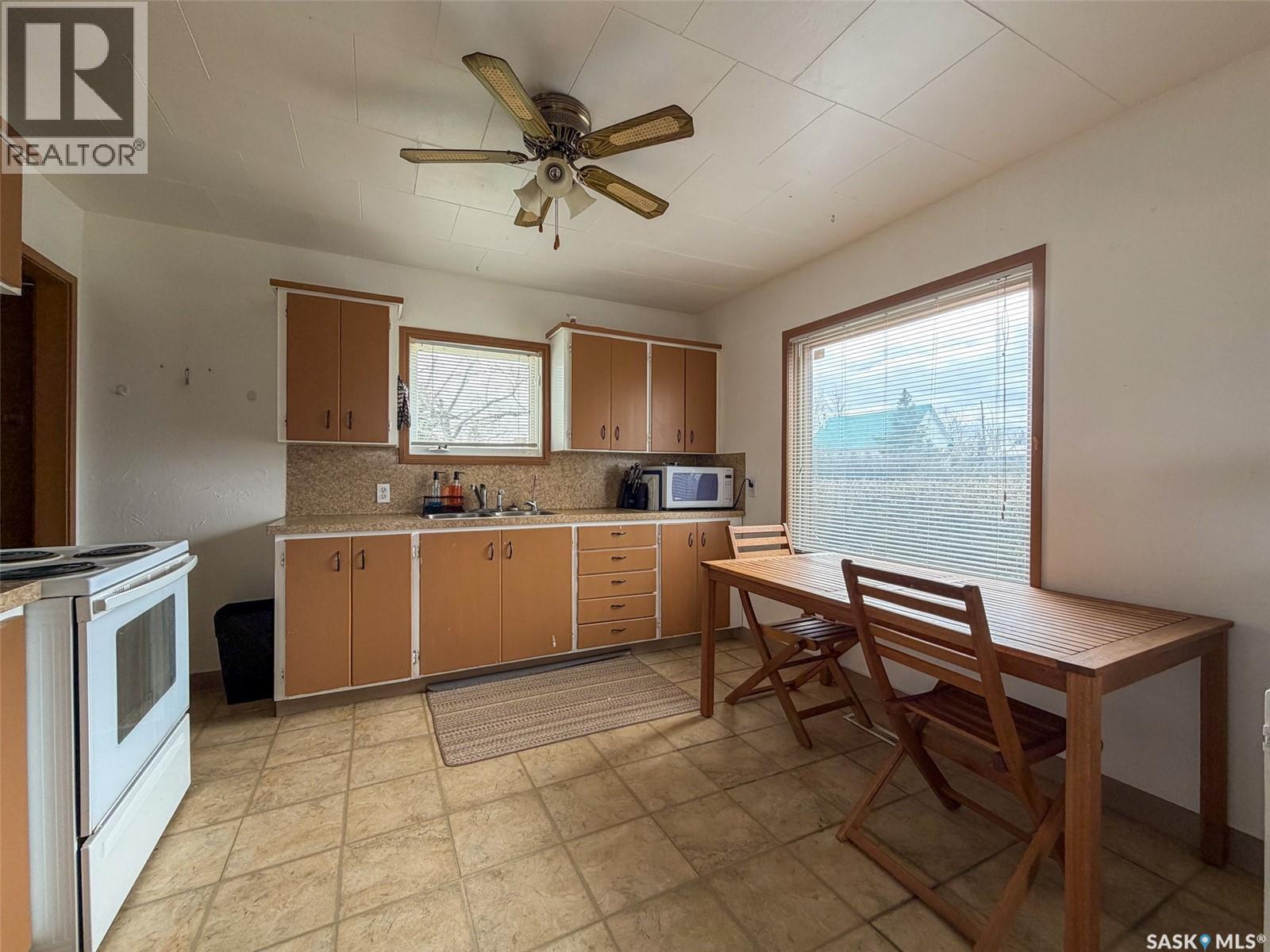221 Plume Street Property Photo 5