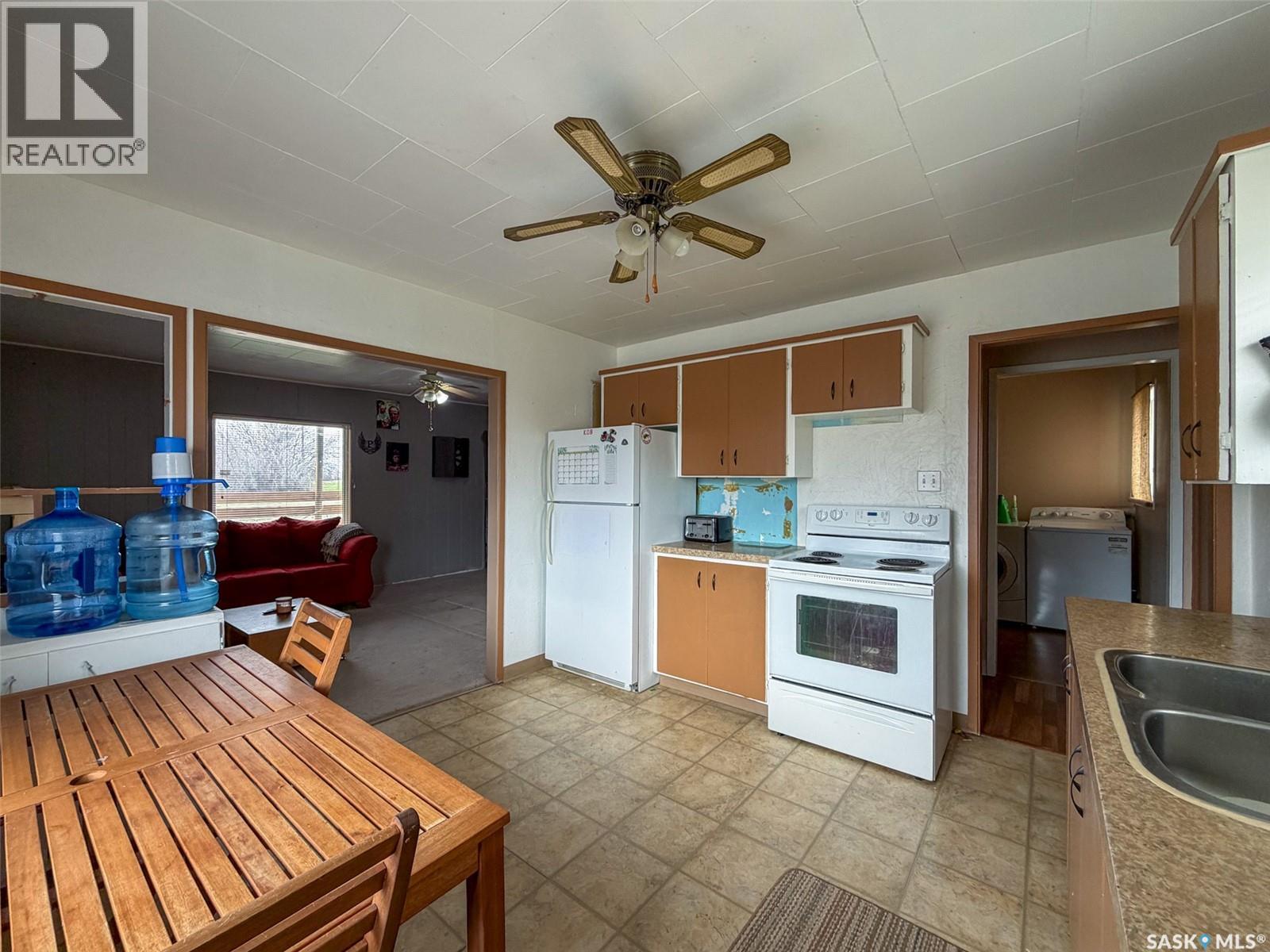 221 Plume Street Property Photo 6