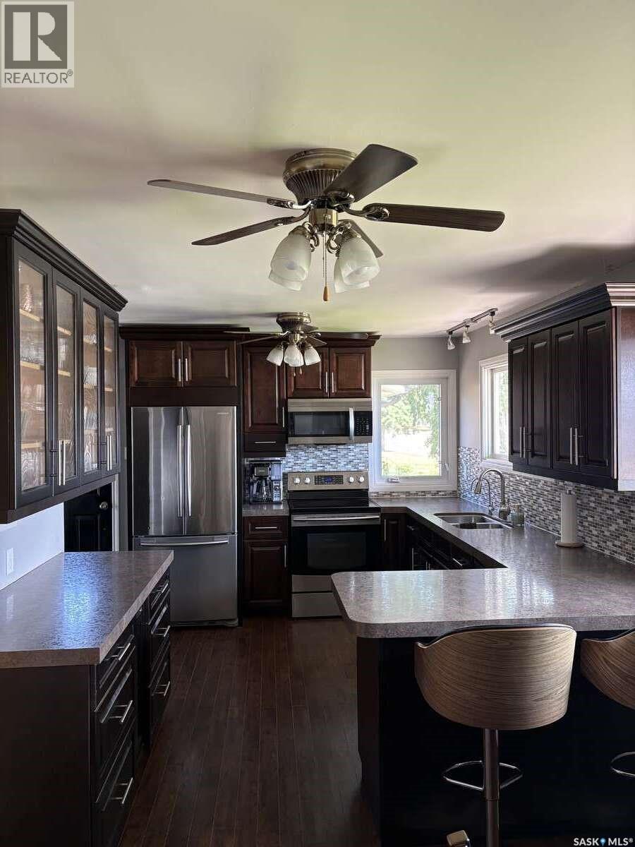 405 7th Avenue W Property Photo 3