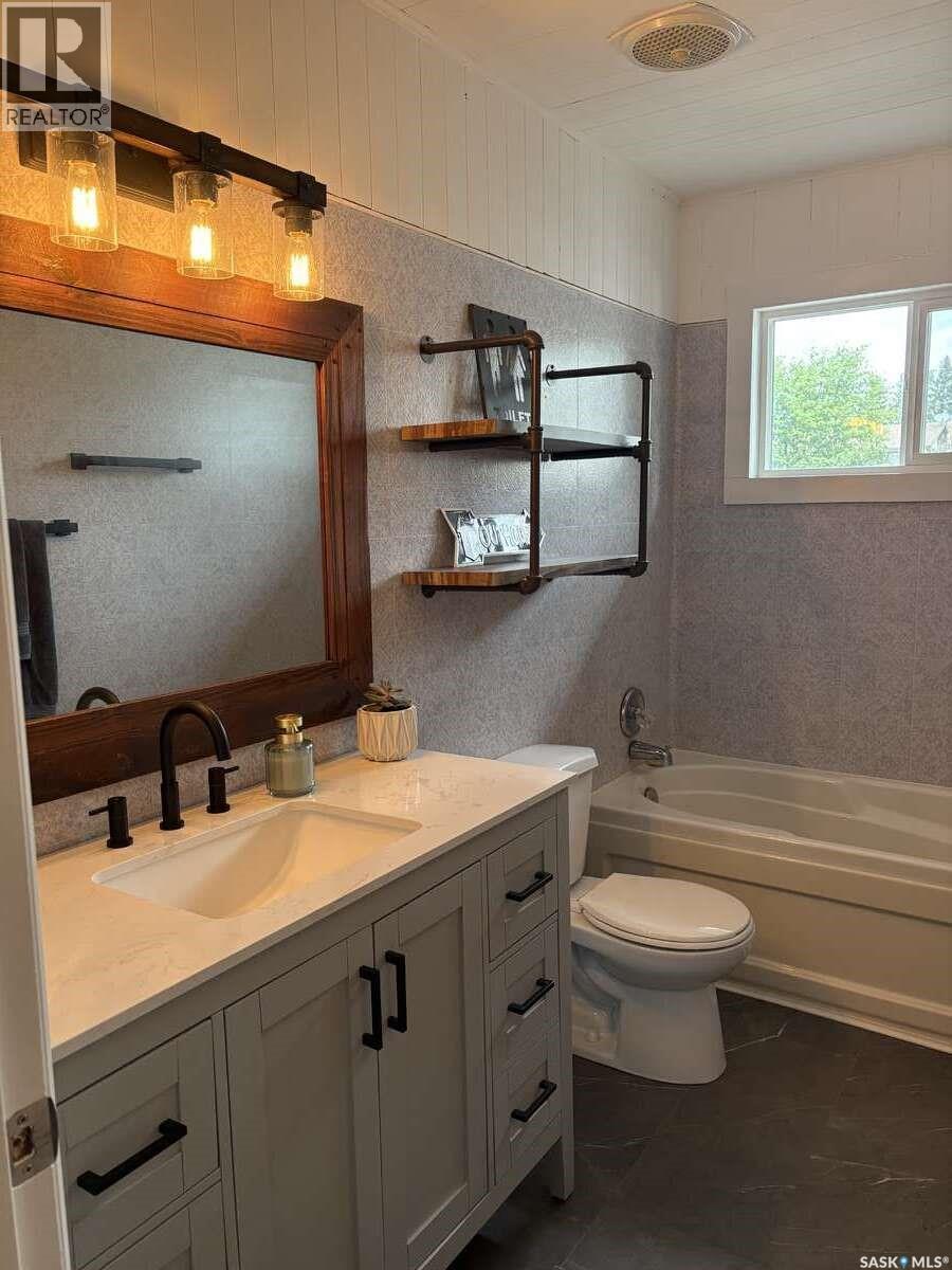 405 7th Avenue W Property Photo 9