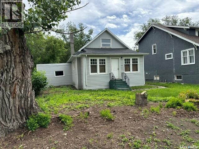 1447 Elphinstone Street Property Photo 1
