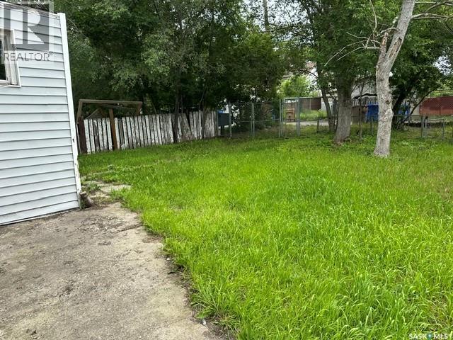 1447 Elphinstone Street Property Photo 3