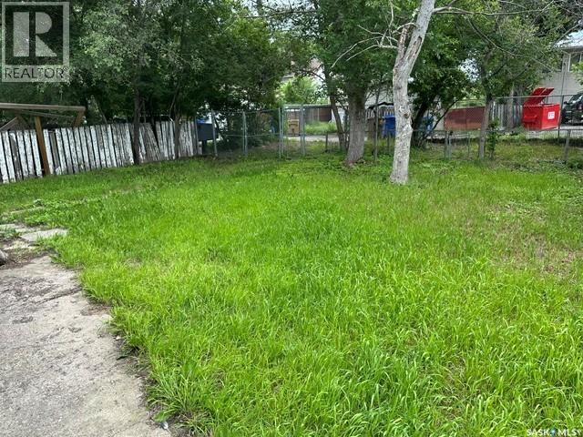 1447 Elphinstone Street Property Photo 4