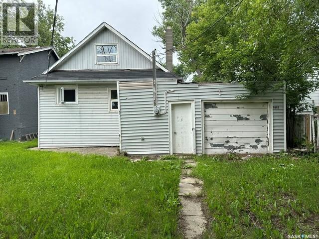 1447 Elphinstone Street Property Photo 7