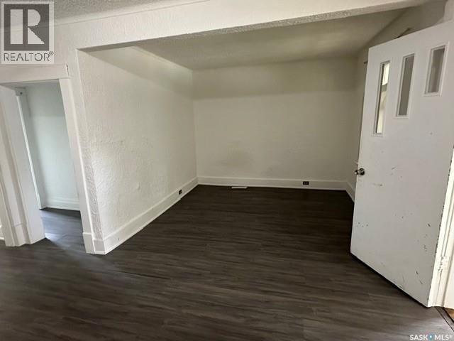 1447 Elphinstone Street Property Photo 11