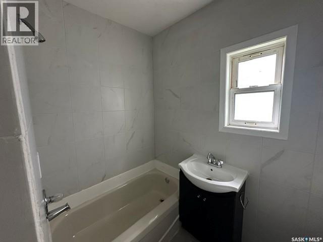 1447 Elphinstone Street Property Photo 15