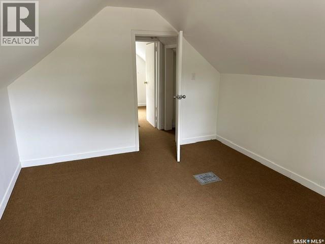 1447 Elphinstone Street Property Photo 27