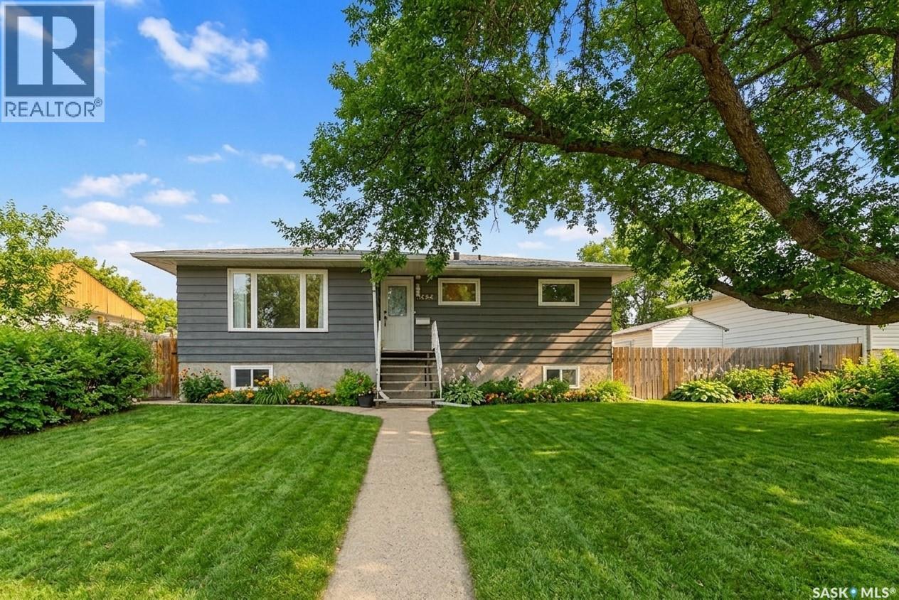 1154 Caribou Street W Property Photo 1