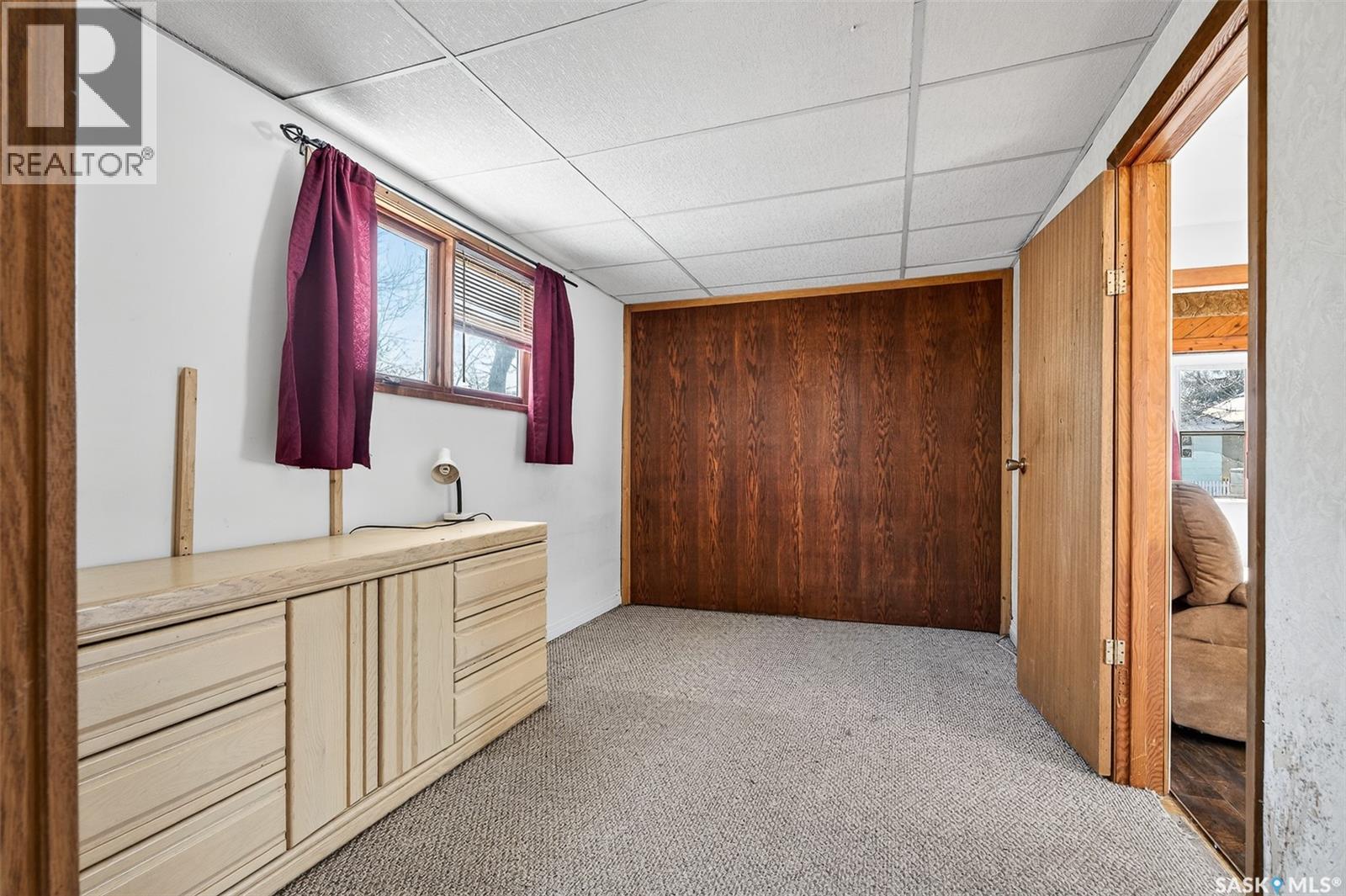 528 Ominica Street E Property Photo 11