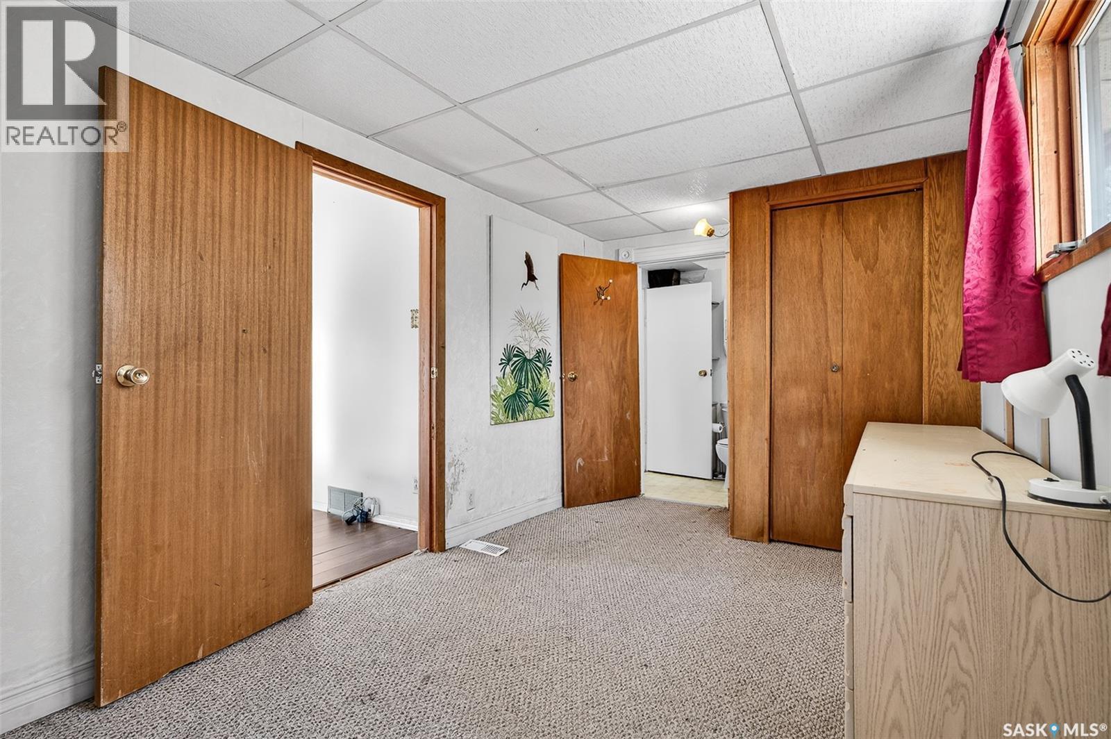 528 Ominica Street E Property Photo 12