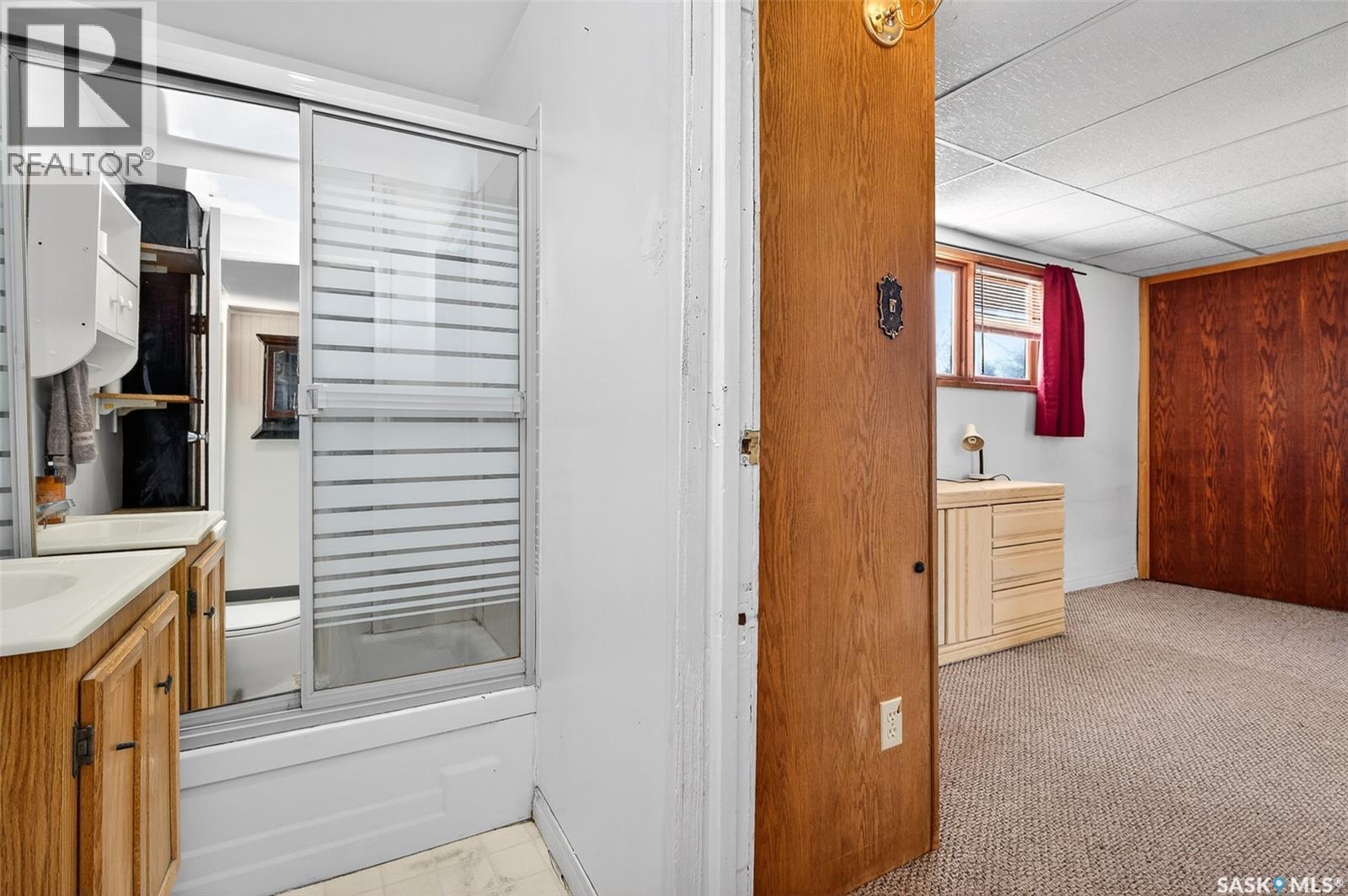 528 Ominica Street E Property Photo 13