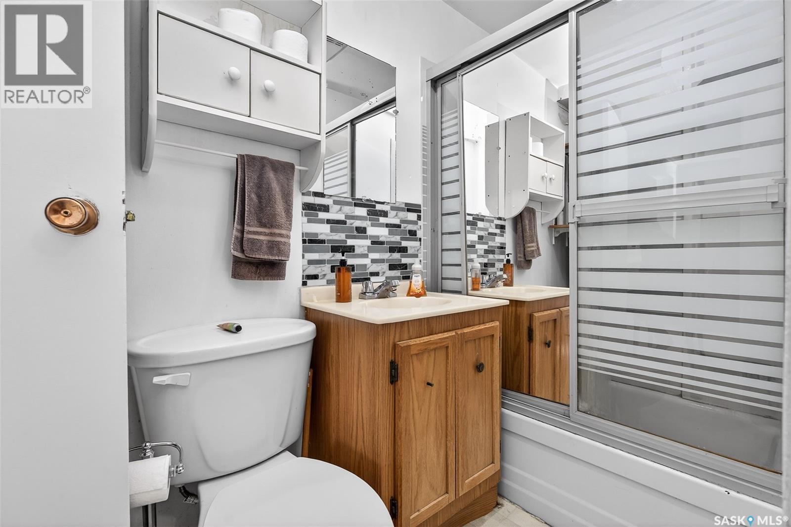 528 Ominica Street E Property Photo 14