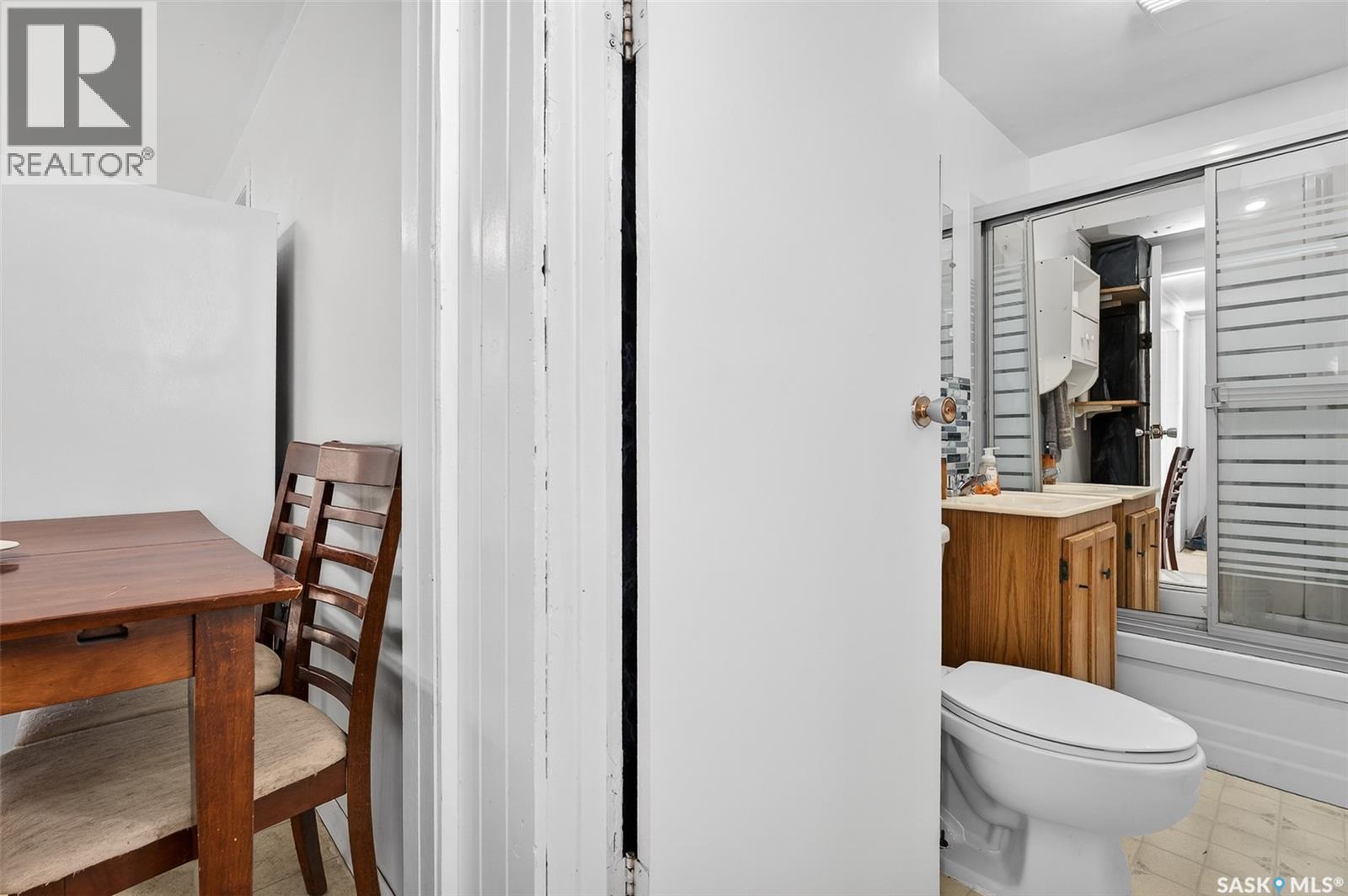 528 Ominica Street E Property Photo 15