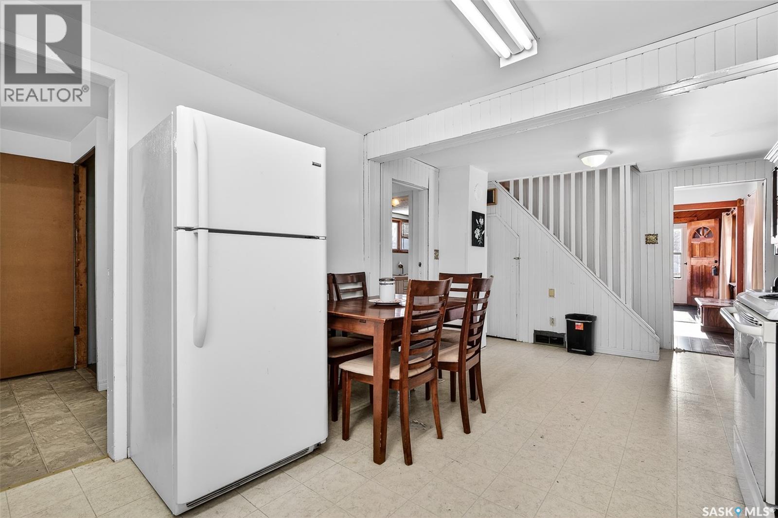 528 Ominica Street E Property Photo 23