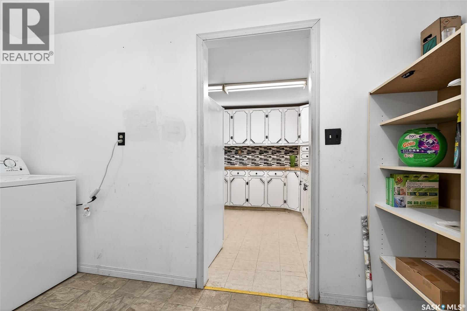 528 Ominica Street E Property Photo 25
