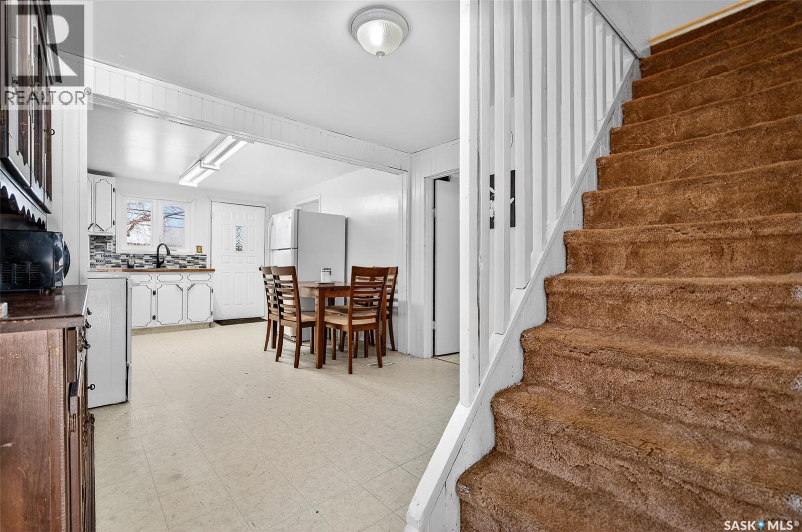 528 Ominica Street E Property Photo 26