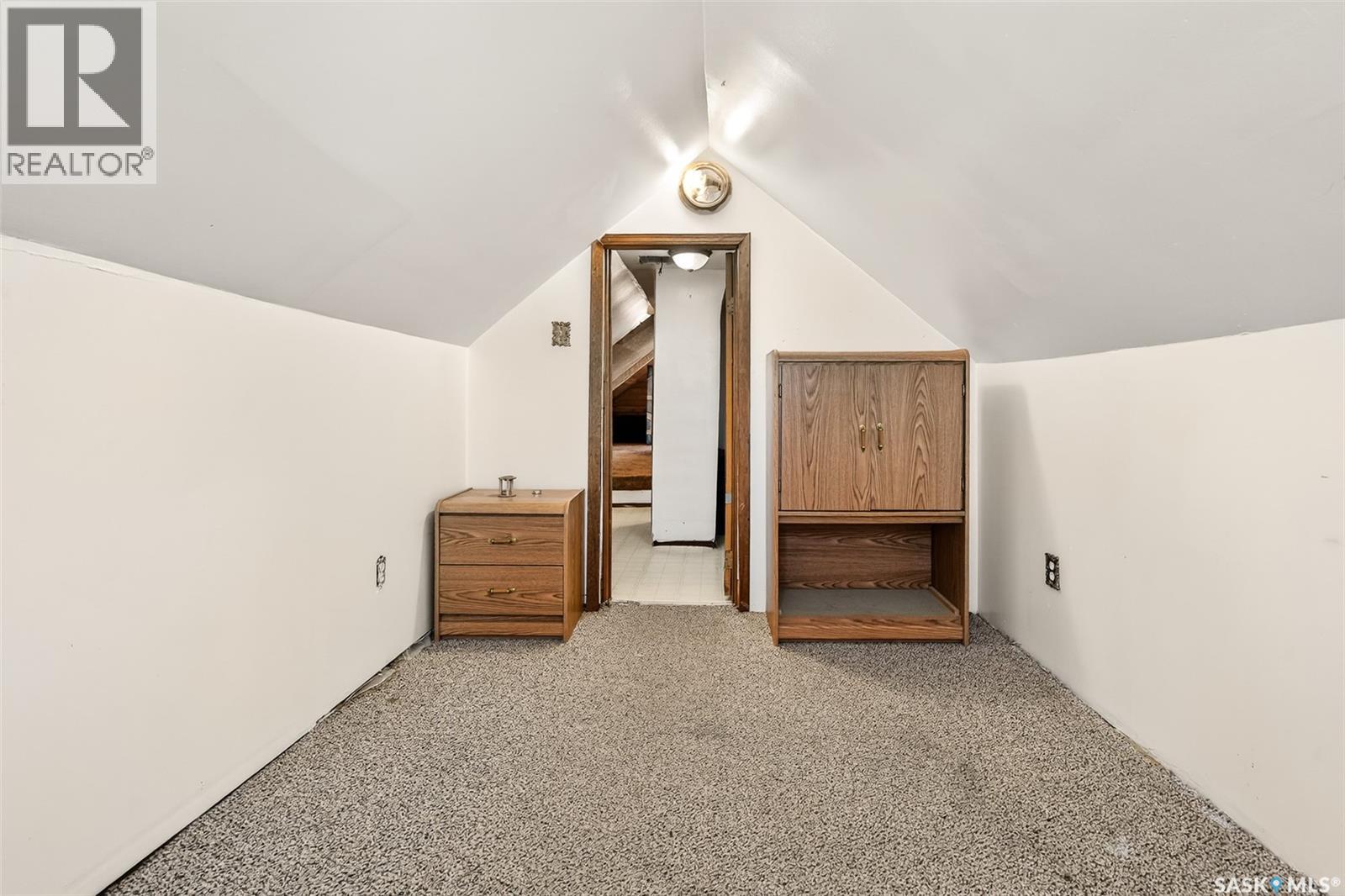 528 Ominica Street E Property Photo 39