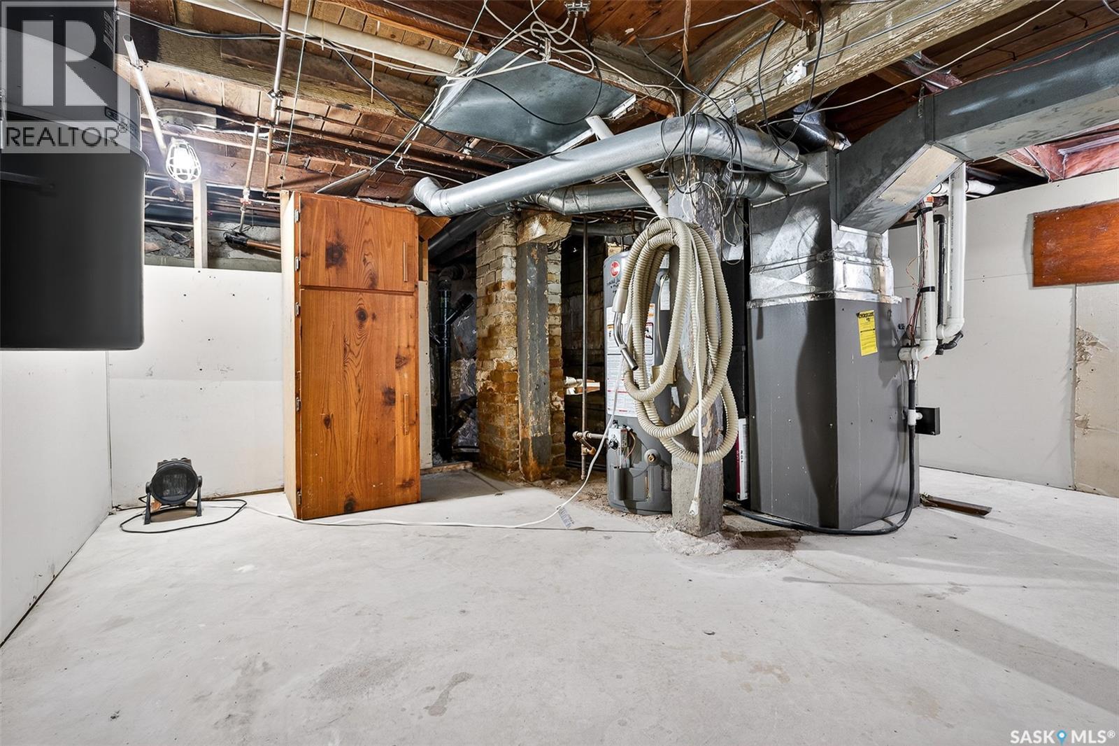 528 Ominica Street E Property Photo 42