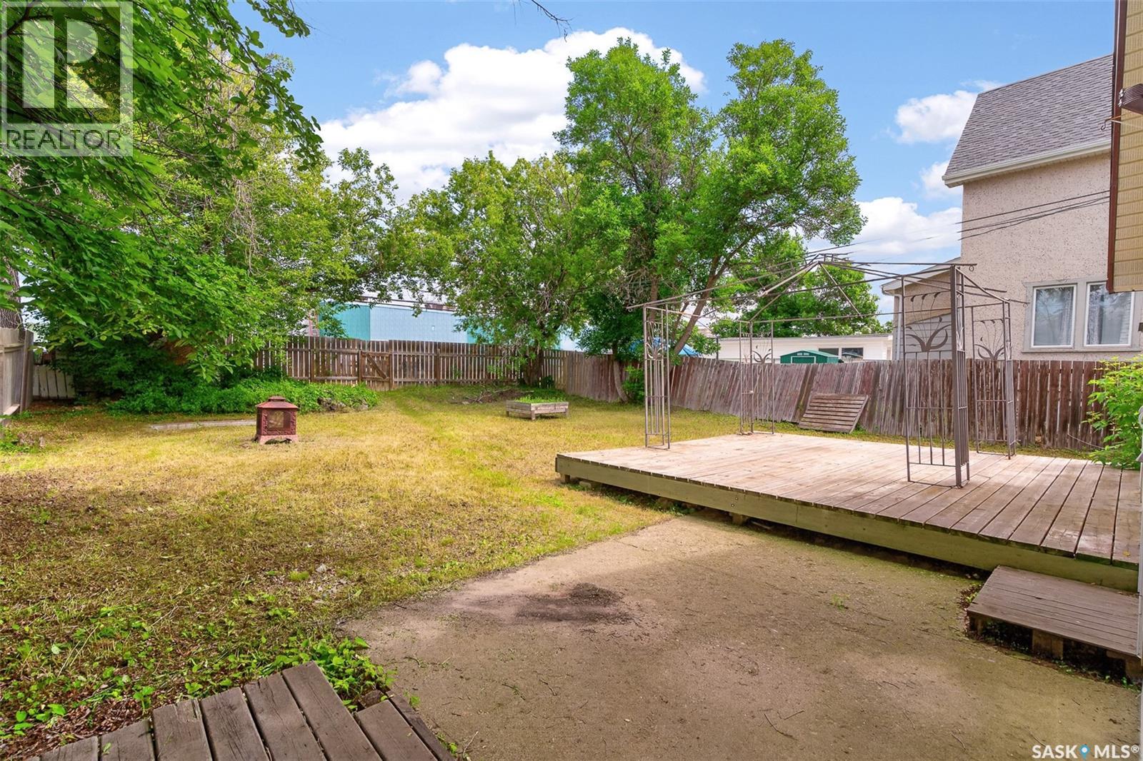 528 Ominica Street E Property Photo 44