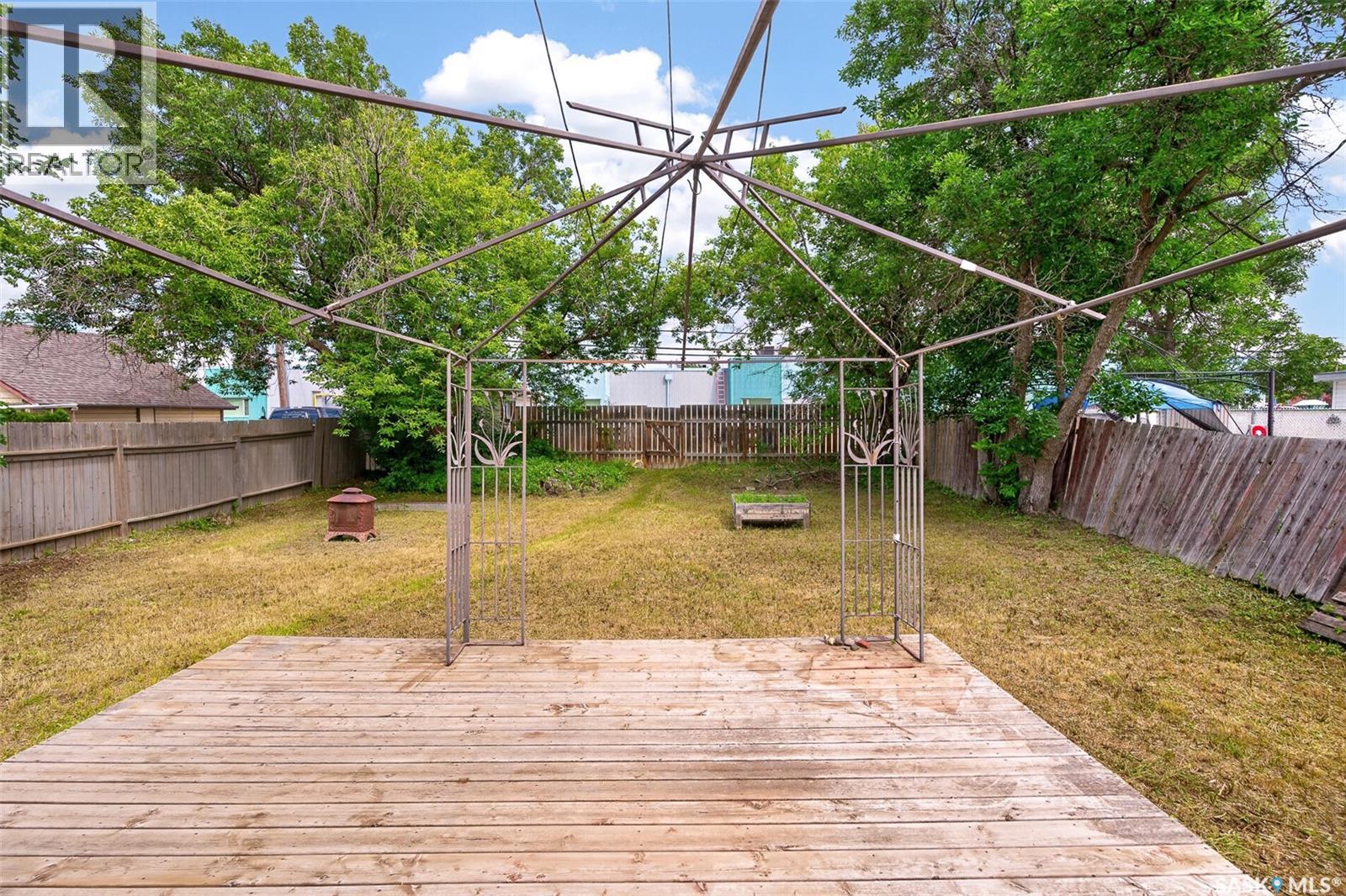 528 Ominica Street E Property Photo 45