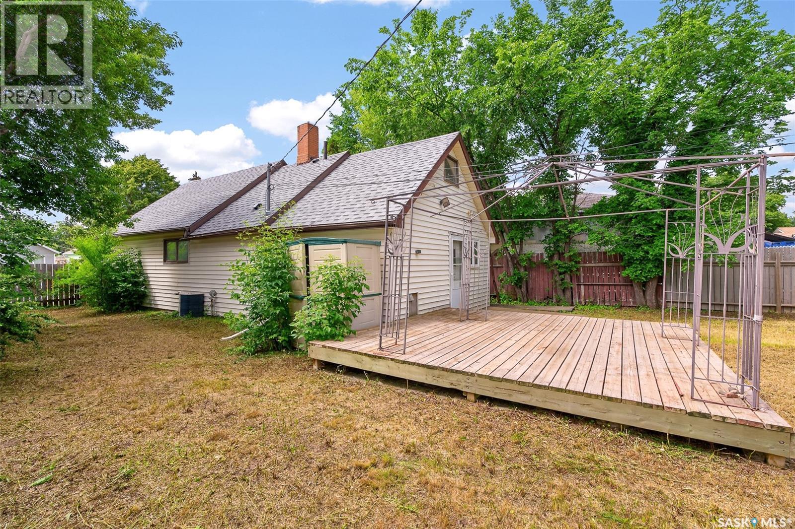 528 Ominica Street E Property Photo 46