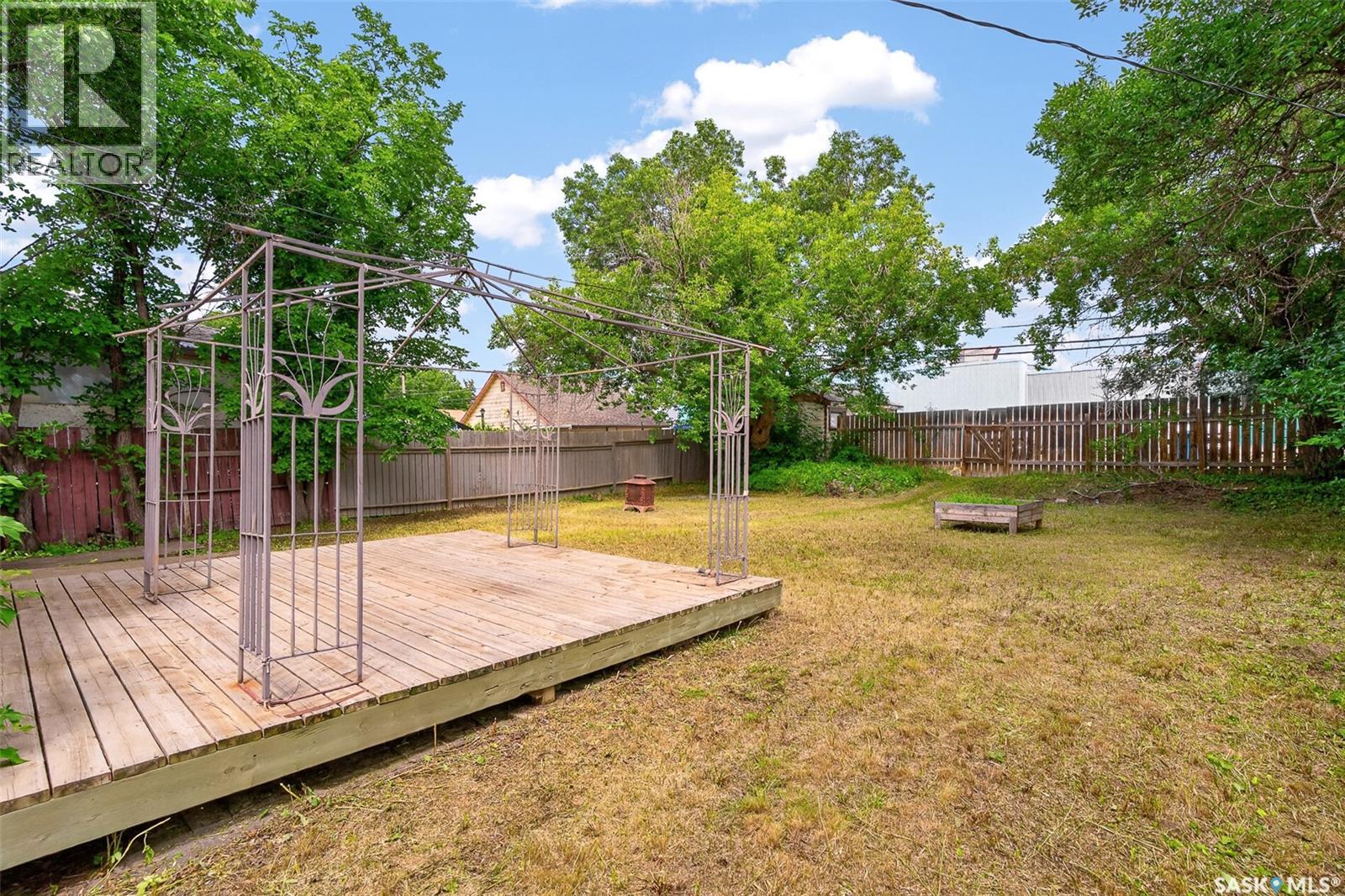 528 Ominica Street E Property Photo 47