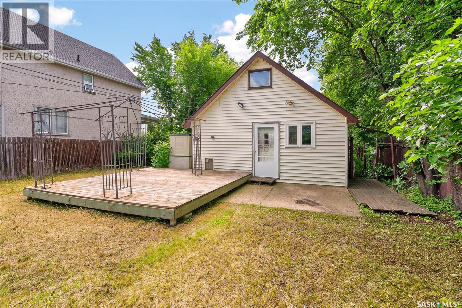 528 Ominica Street E Property Photo 51