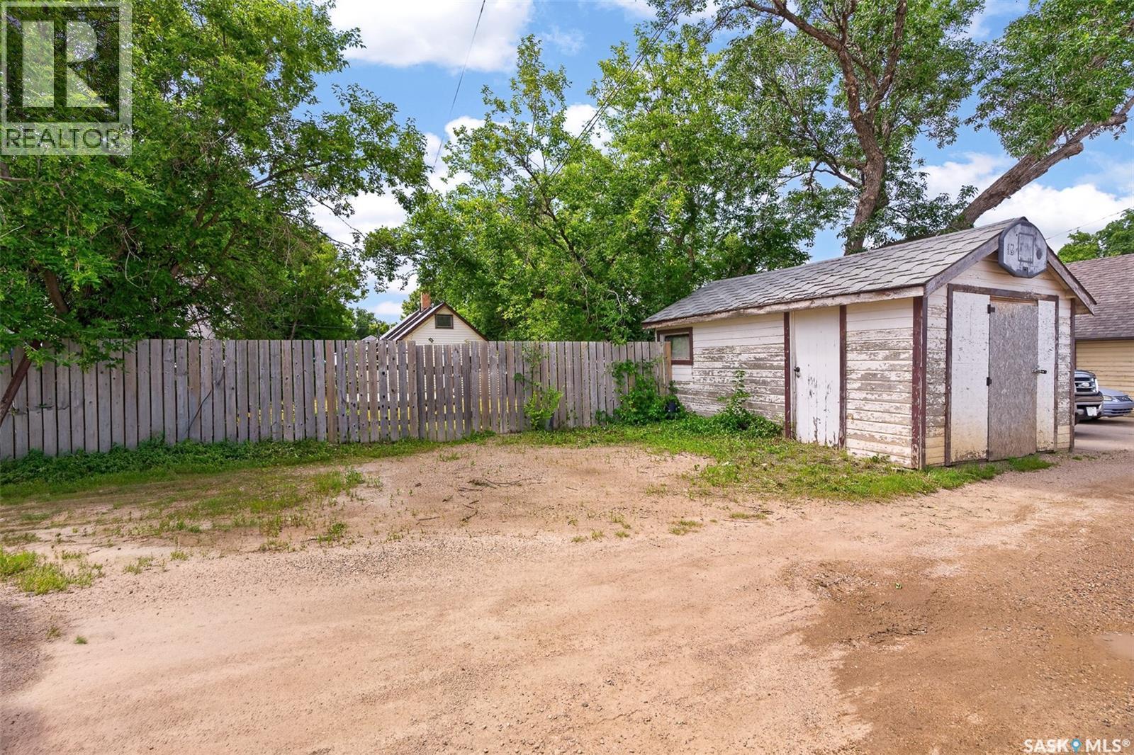 528 Ominica Street E Property Photo 52