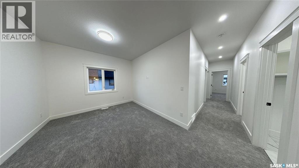443 Yuel Crescent Property Photo 8