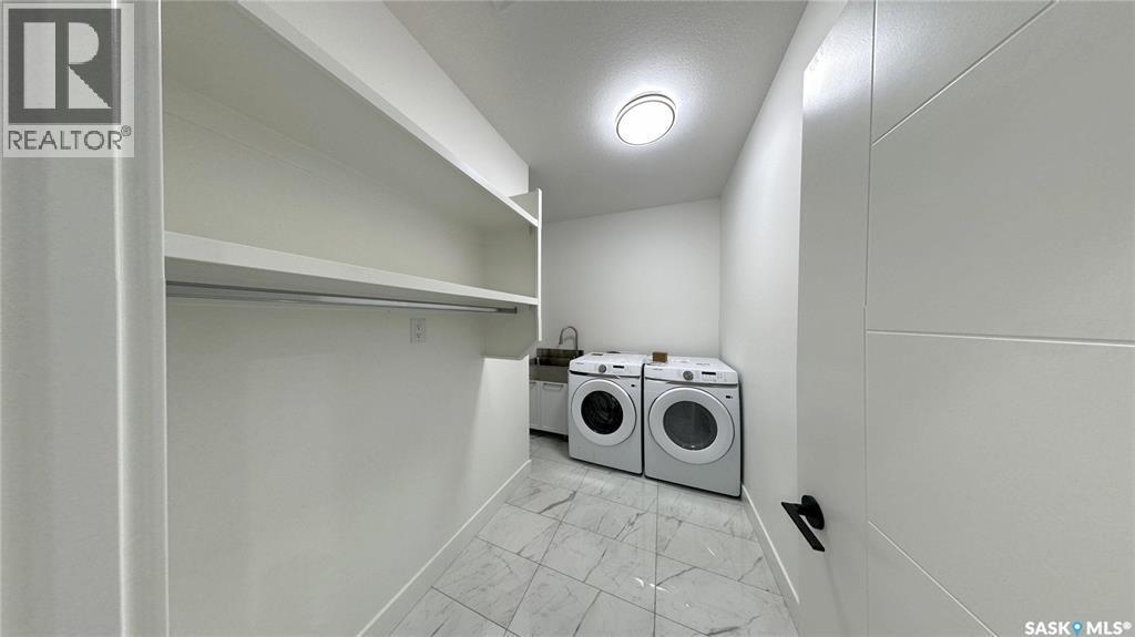 443 Yuel Crescent Property Photo 9