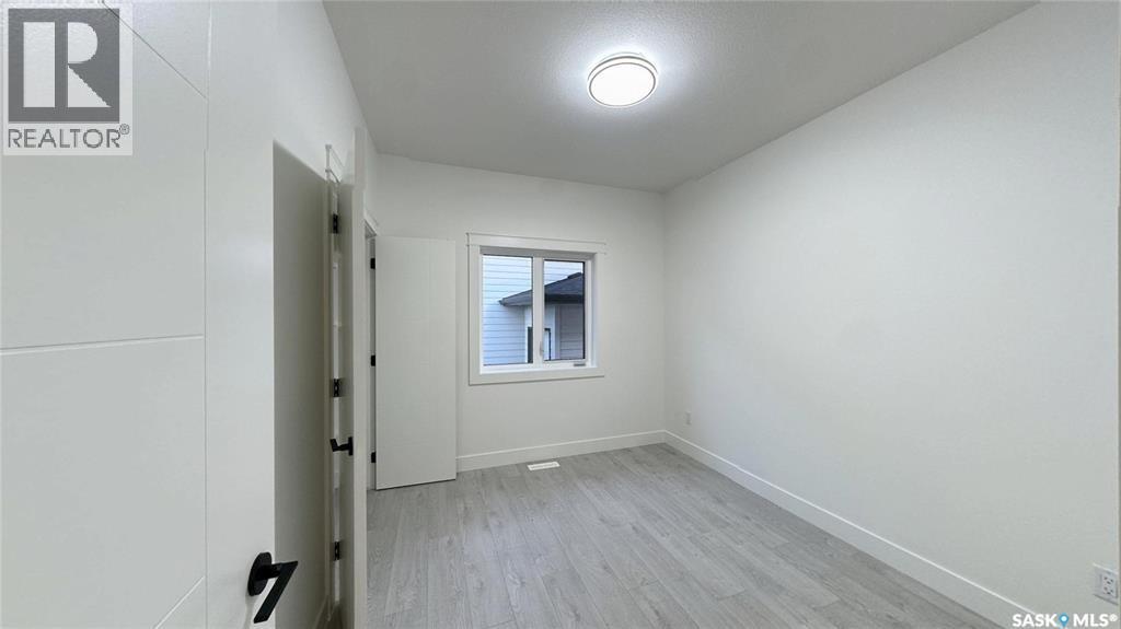 443 Yuel Crescent Property Photo 10