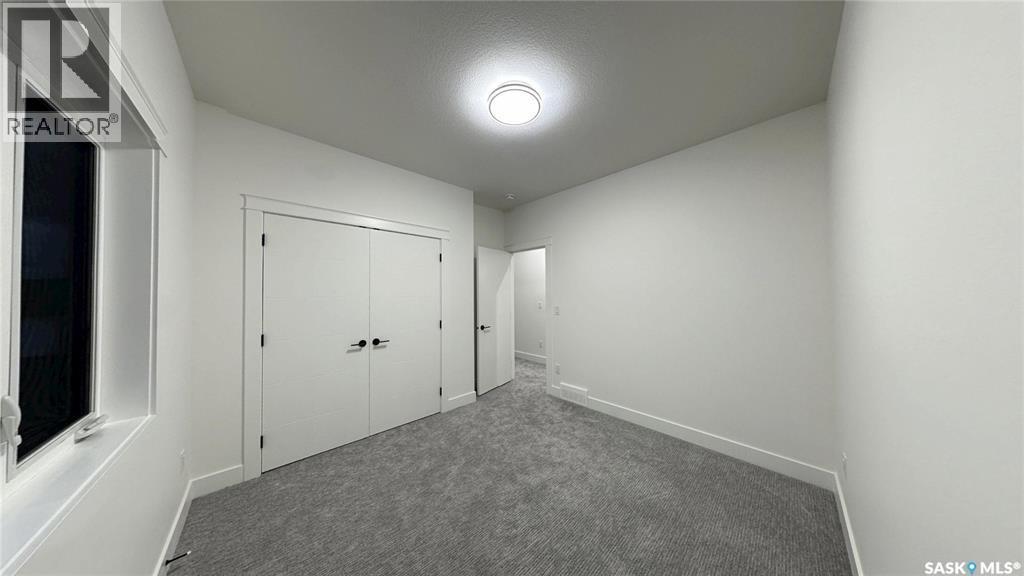 443 Yuel Crescent Property Photo 12