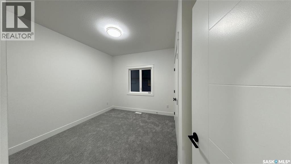 443 Yuel Crescent Property Photo 13