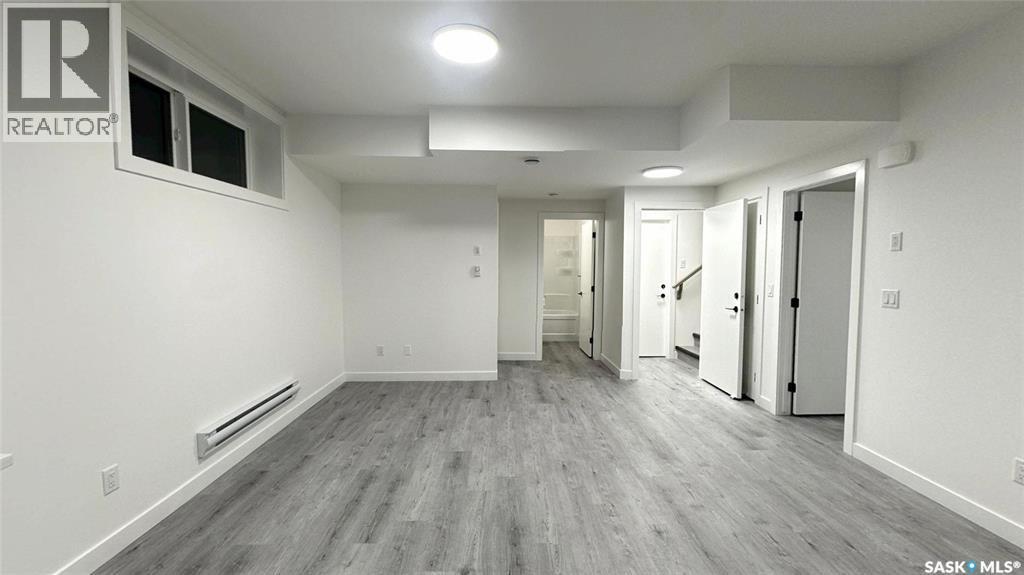 443 Yuel Crescent Property Photo 20